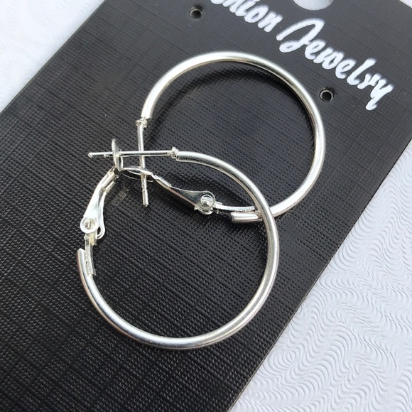 Hoop earrings jewelry Women’s costume jewelry - Picture 4 of 4